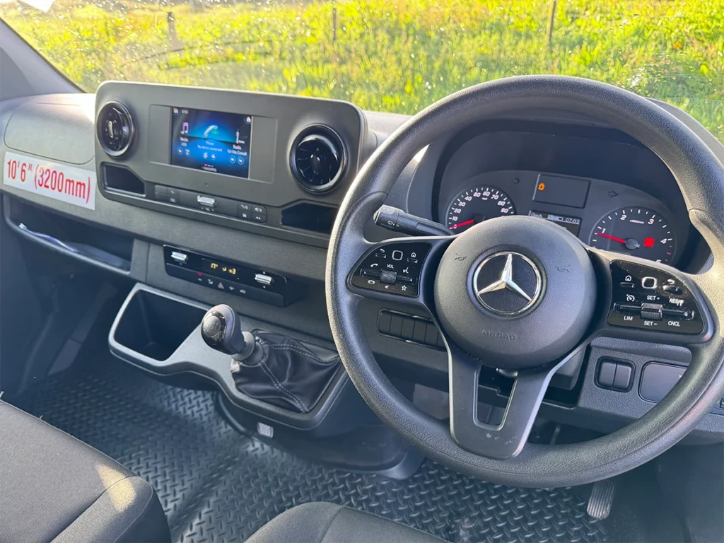 Mercedes Sprinter Luton 2