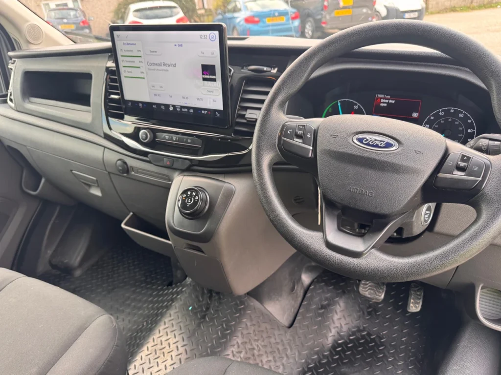 HN24BBZ Ford e-Transit 2